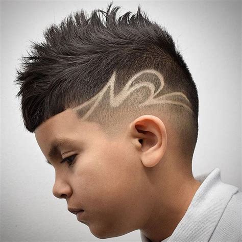 Aug 28, 2022 · The fringe is a cool hairstyle for modern guys who want to style longer hair in the front. Fringe haircuts come with tapered sides and short hair on top with slightly longer bangs. Popular with teenage boys and young men, this style is brushed forward to cover part of the forehead. 